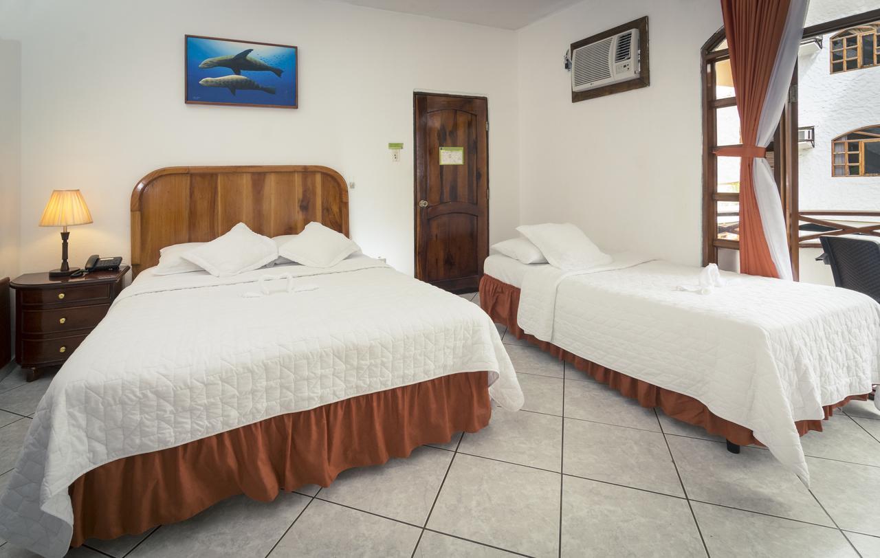Grand Hotel Lobo De Mar Puerto Ayora  Exterior photo